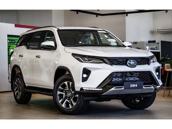 TOYOTA HILUX SW4 2.8 D-4D TURBO DIESEL SRX PLATINUM 7L 4X4 AUTOMÁTICO